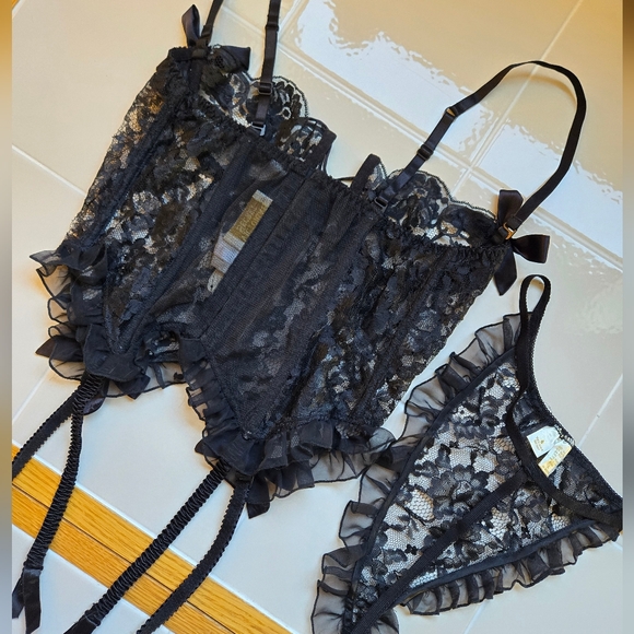 NWT 36 Vintage Victoria's Secret Gold Label Lace Corset Bustier Garter and panty - Picture 5 of 7